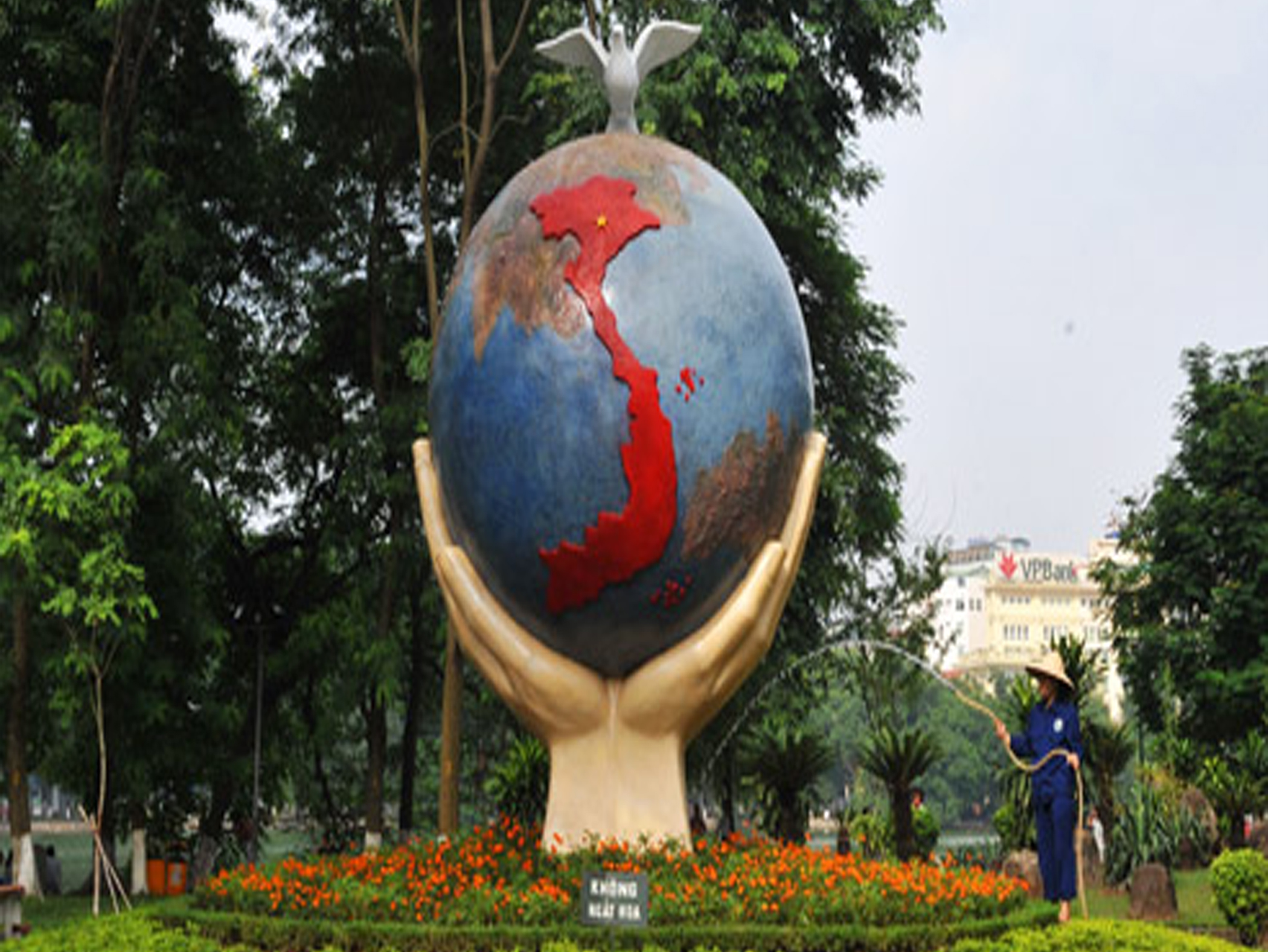 qua cau hoa binh